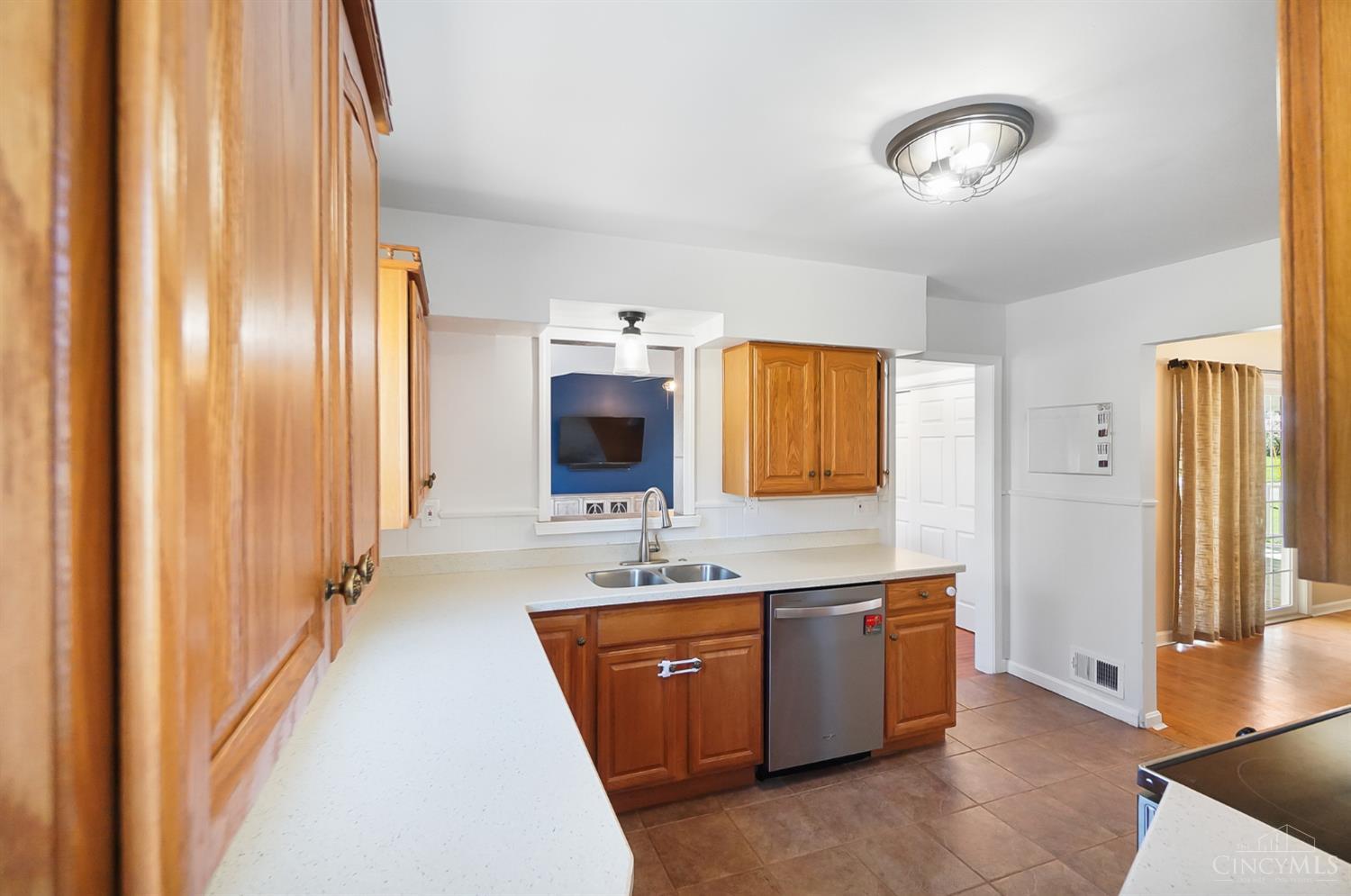 1014 Gaskins Road Cincinnati, OH 45245 - Photo 19 of 71