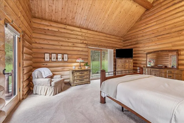 a view of a livingroom with furniture