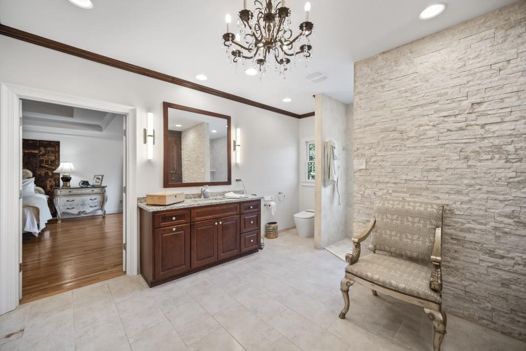 988 Grantham Way Southwest Marietta, GA 30064 - Photo 29 of 51 a living room with furniture