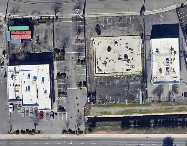 a view of a dry yard with car parked