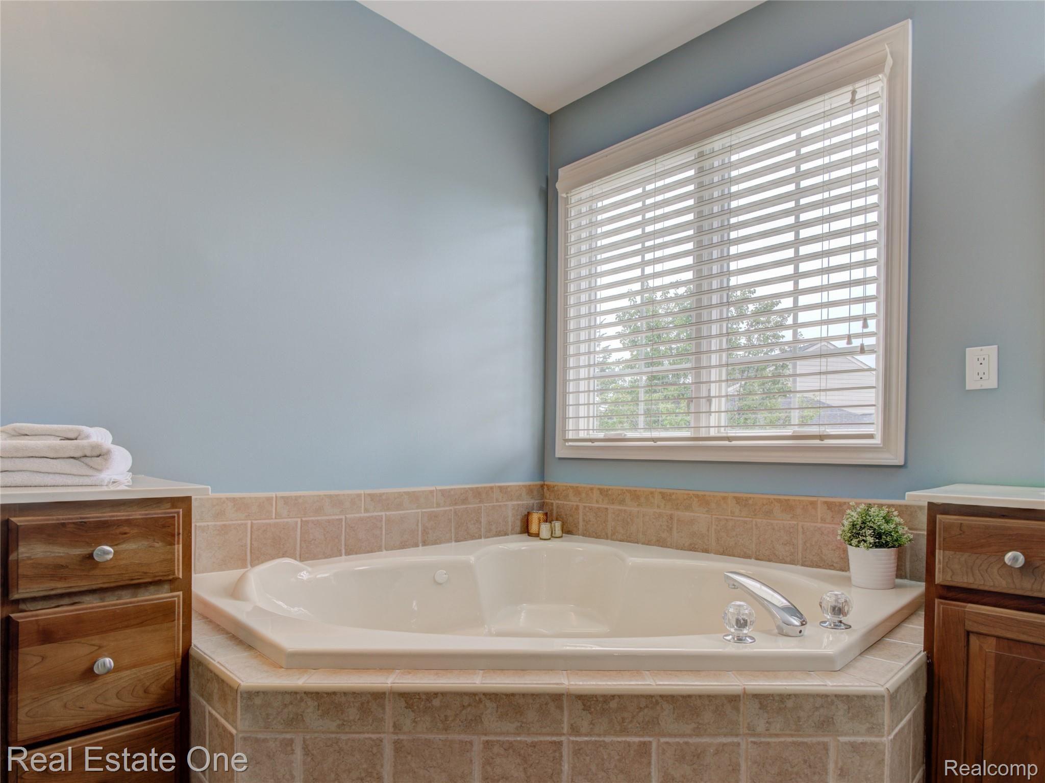 2400 Andover Boulevard Rochester, MI 48306 - Photo 30 of 48 30.jpg
