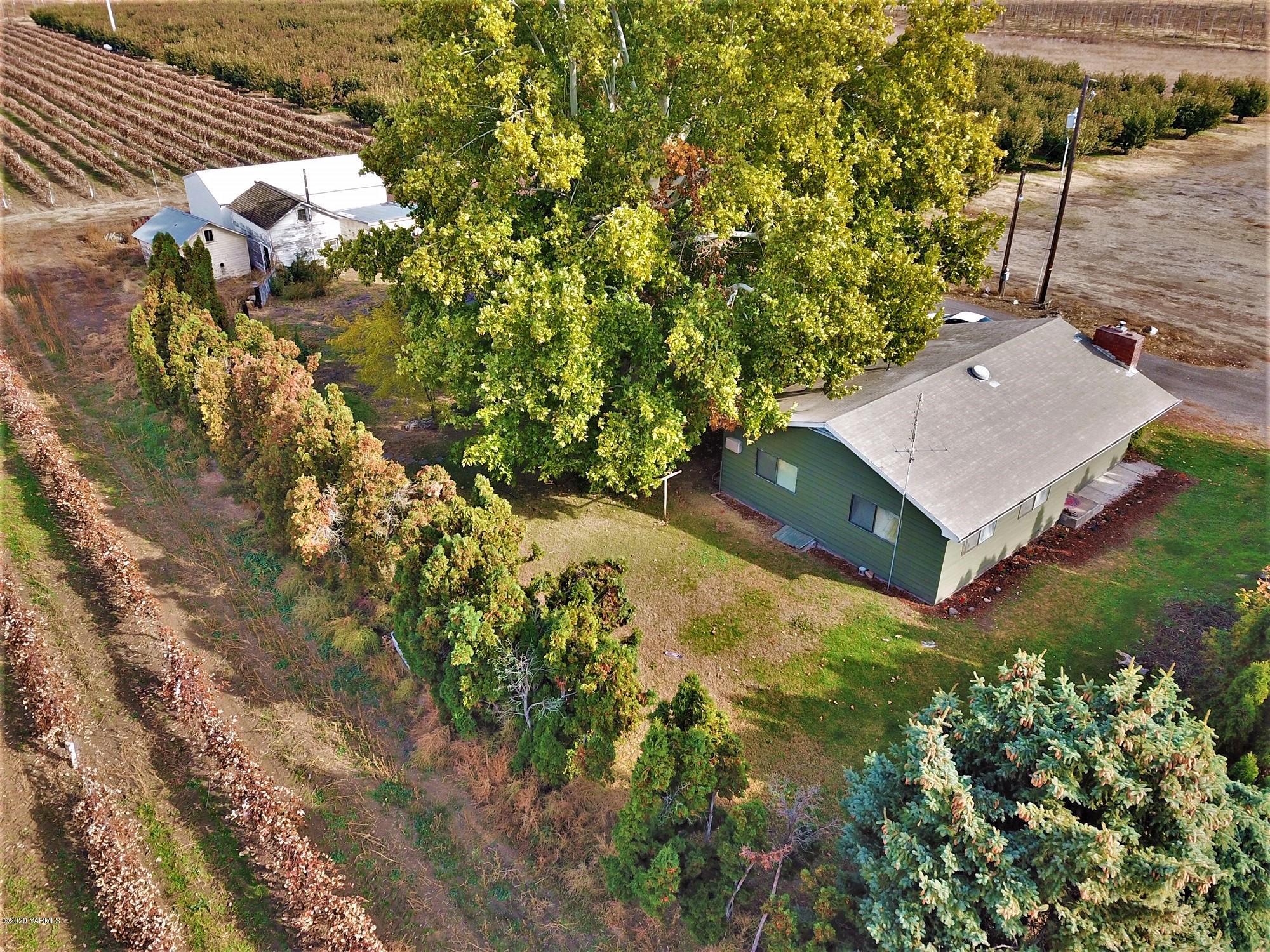 701 Grandview Pavement Road Grandview, WA 98930 - Photo 11 of 14 an aerial view of a house with yard