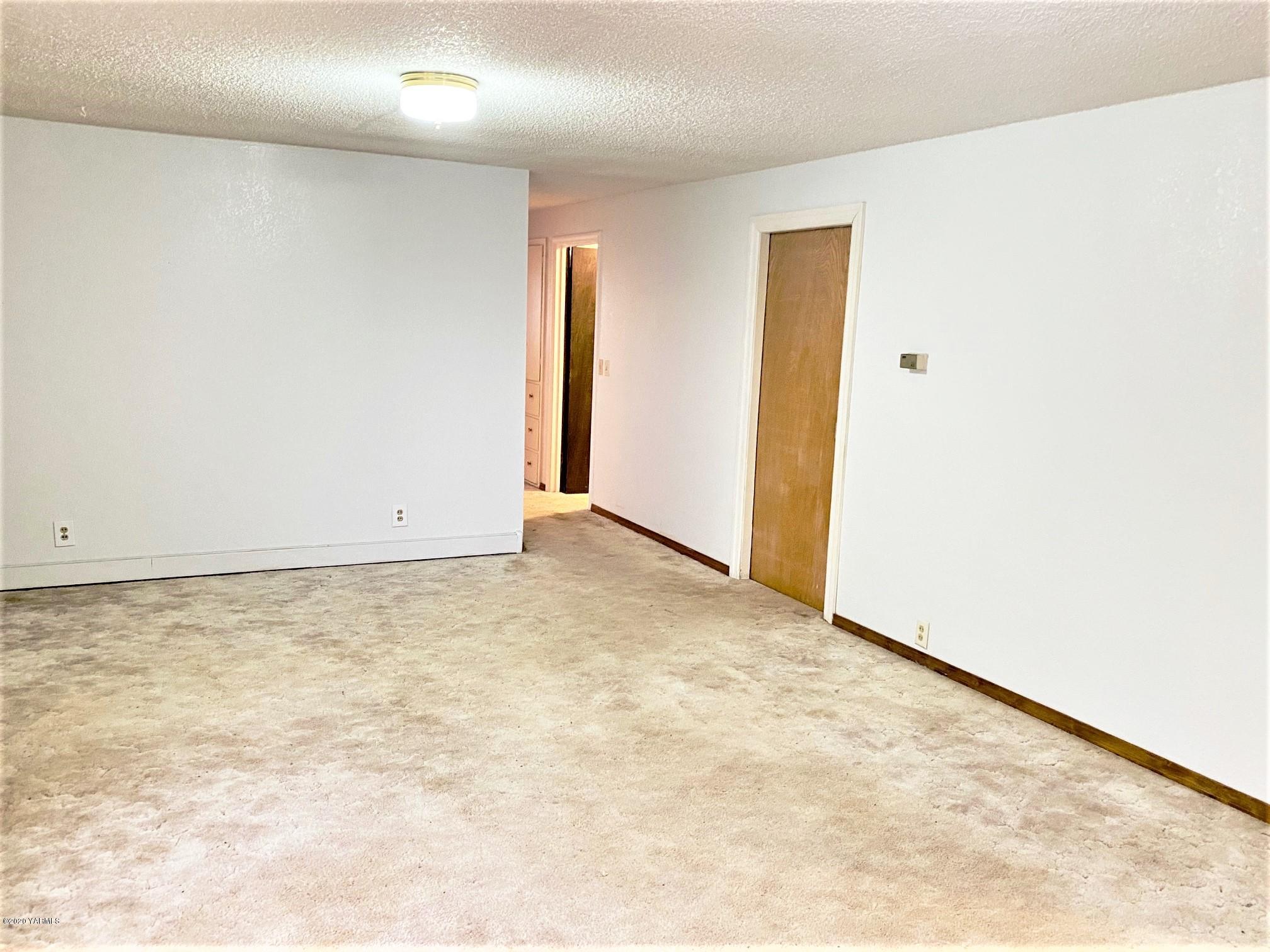 701 Grandview Pavement Road Grandview, WA 98930 - Photo 3 of 14 an empty room with natural light