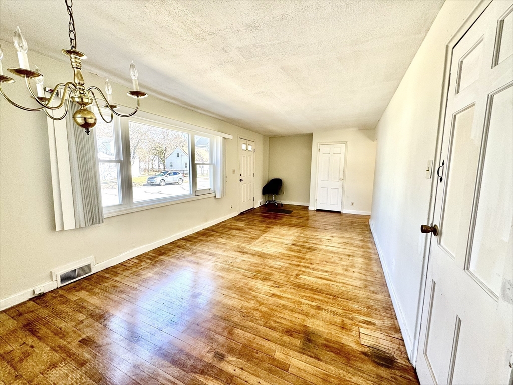 61 Stanhope Road Springfield, MA 01109 - Photo 4 of 15 Gallery Image 4