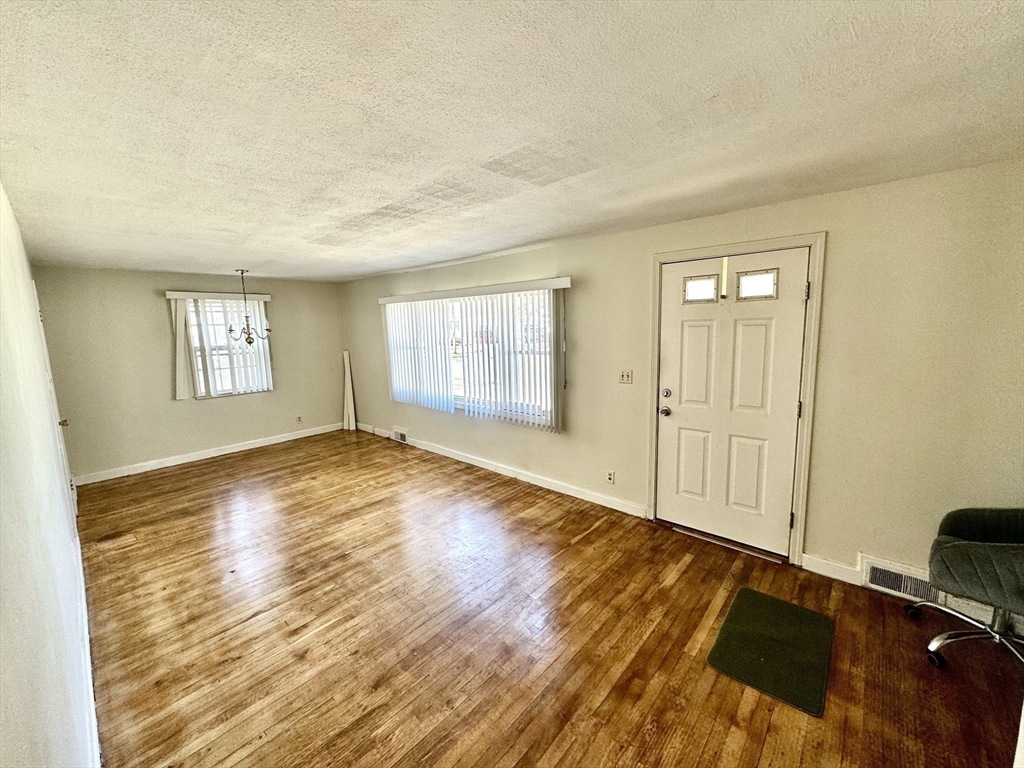 61 Stanhope Road Springfield, MA 01109 - Photo 5 of 15 Gallery Image 5