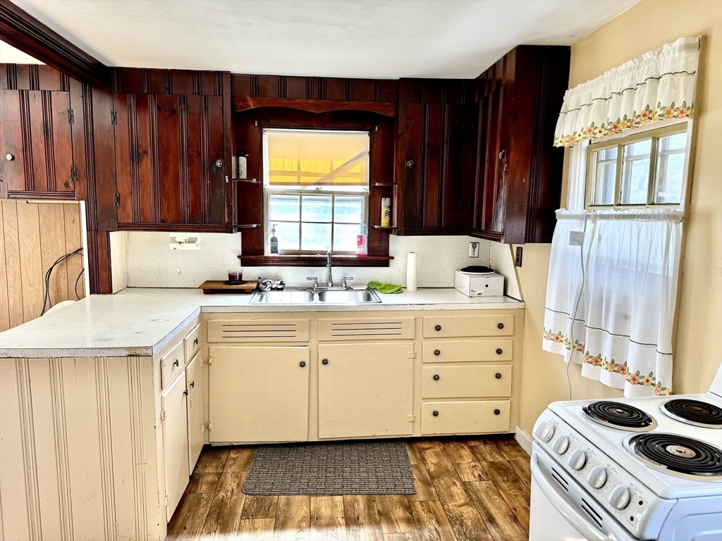 61 Stanhope Road Springfield, MA 01109 - Photo 6 of 15 Gallery Image 6