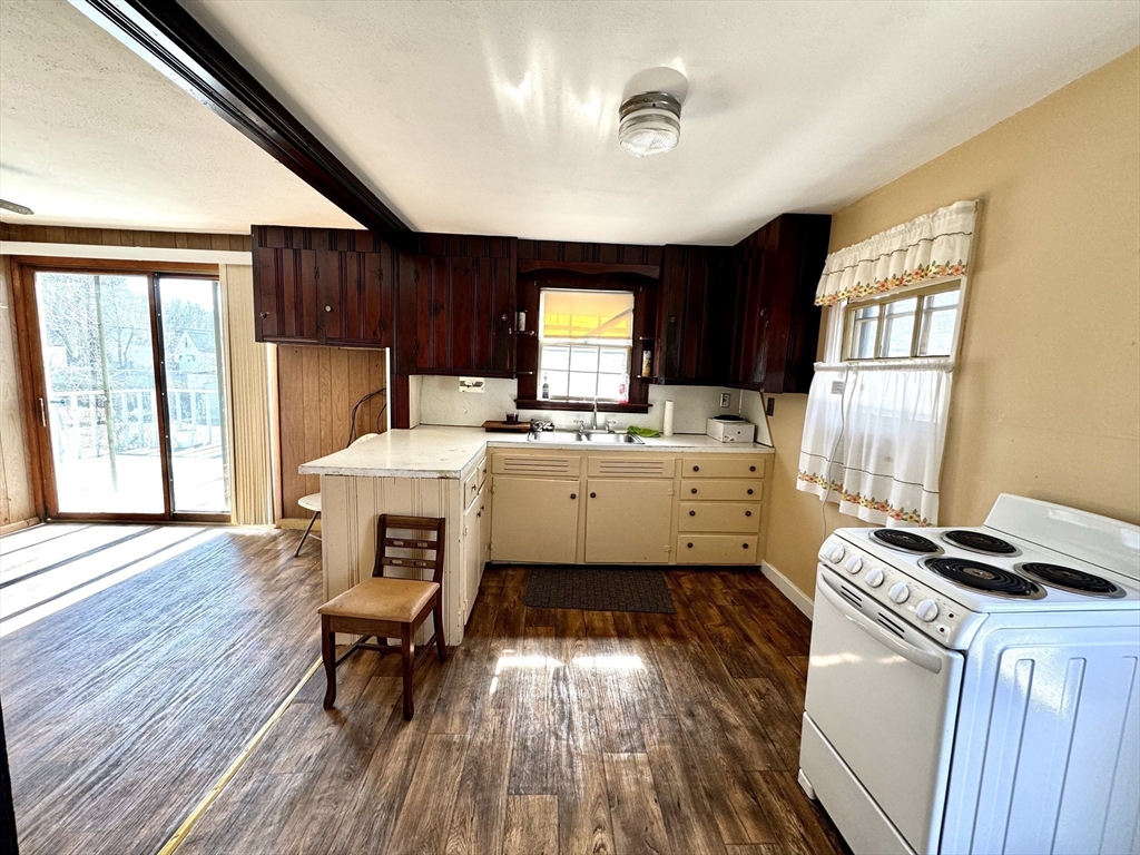 61 Stanhope Road Springfield, MA 01109 - Photo 8 of 15 Gallery Image 8
