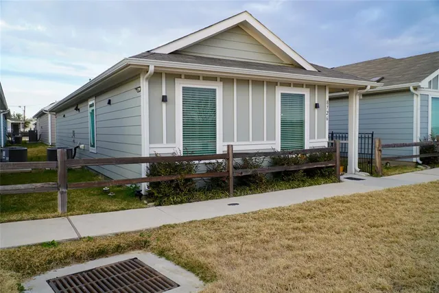 $225,000 | 8726 Texas Risinger Drive, Unit 50, Fort Worth, TX 76123
