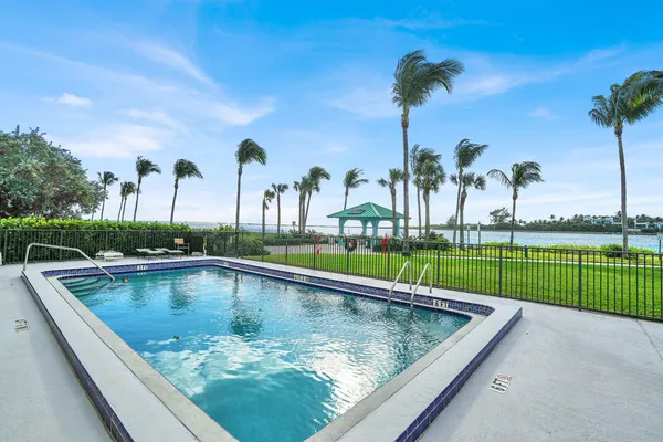 $4,000 | 300 Inlet Way, Unit 2, Palm Beach Shores, FL 33404
