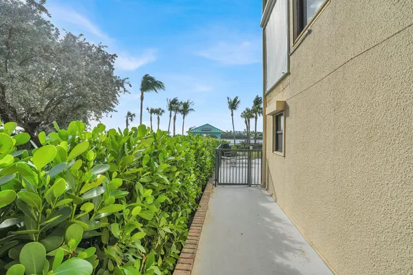 $4,000 | 300 Inlet Way, Unit 2, Palm Beach Shores, FL 33404