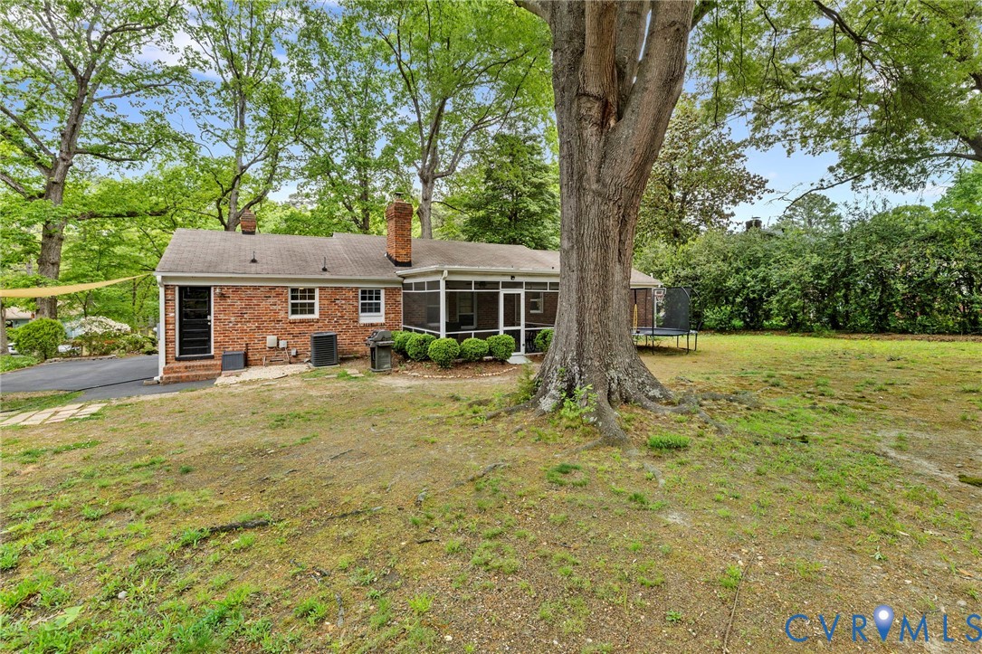 3311 Ottawa Road Richmond, VA 23225 - Photo 28 of 30 front view of a house with a yard