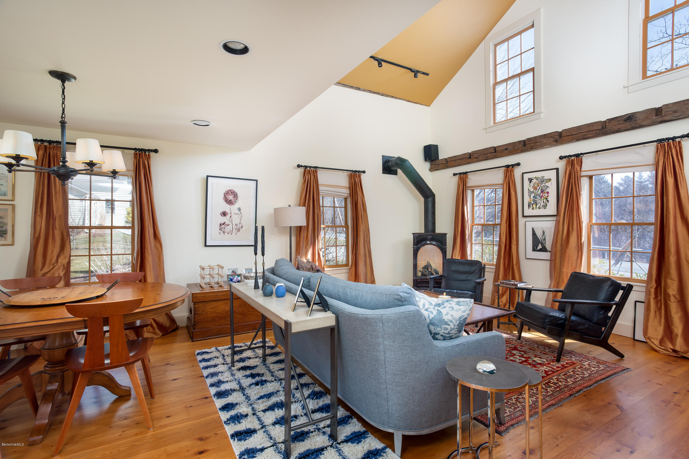 10 A Glendale Road Stockbridge, MA 01229 - Photo 3 of 13 Large living area
