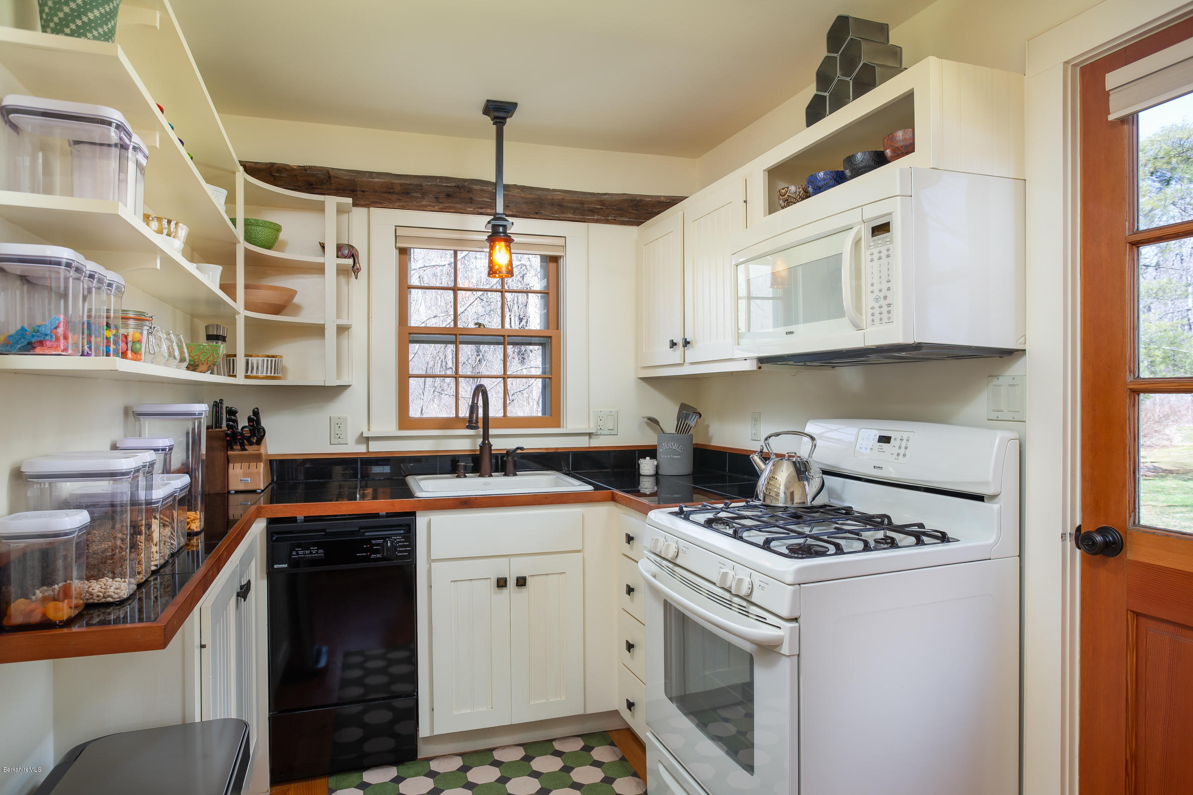 10 A Glendale Road Stockbridge, MA 01229 - Photo 4 of 13 Kitchen