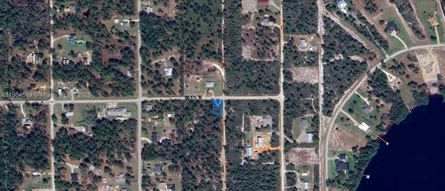 809 Lily Street Sebring, FL 33875 - Photo 4 of 5 a view of outdoor space and garden