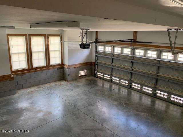 303 Batts Hill Road New Bern, NC 28562 - Photo 14 of 35 Clean 2 car garage