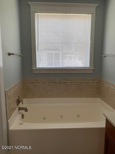 303 Batts Hill Road New Bern, NC 28562 - Photo 33 of 35 Master jetted tub