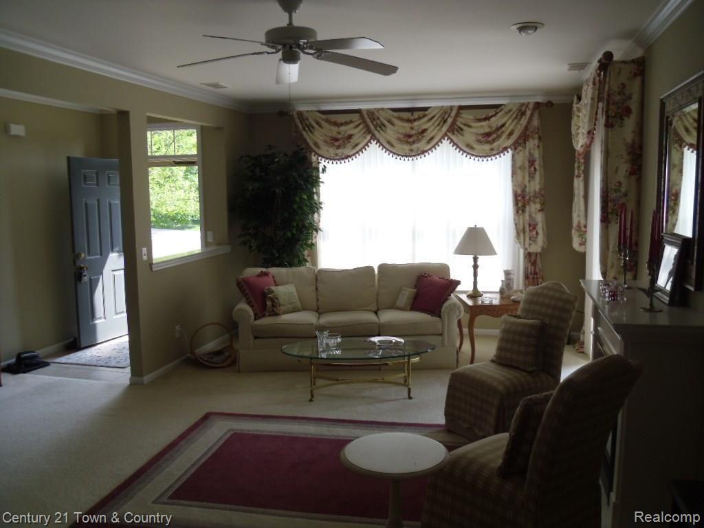 1841 Flagstone Circle, Unit 153 Rochester, MI 48307 - Photo 5 of 28 04.jpg