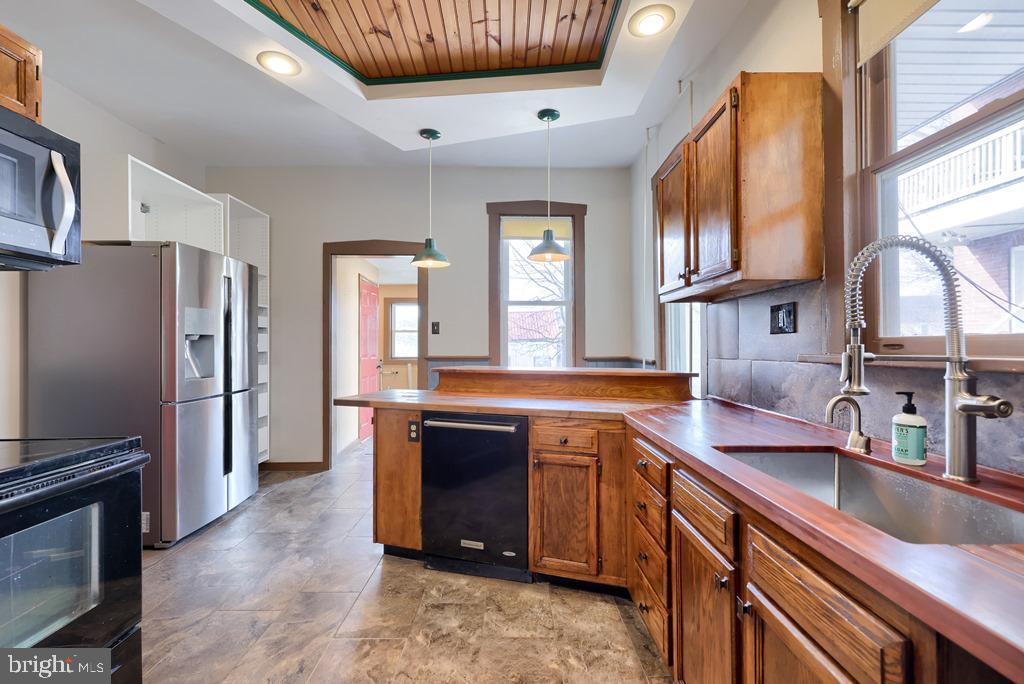 148 Front Street Lititz, PA 17543 - Photo 10 of 30