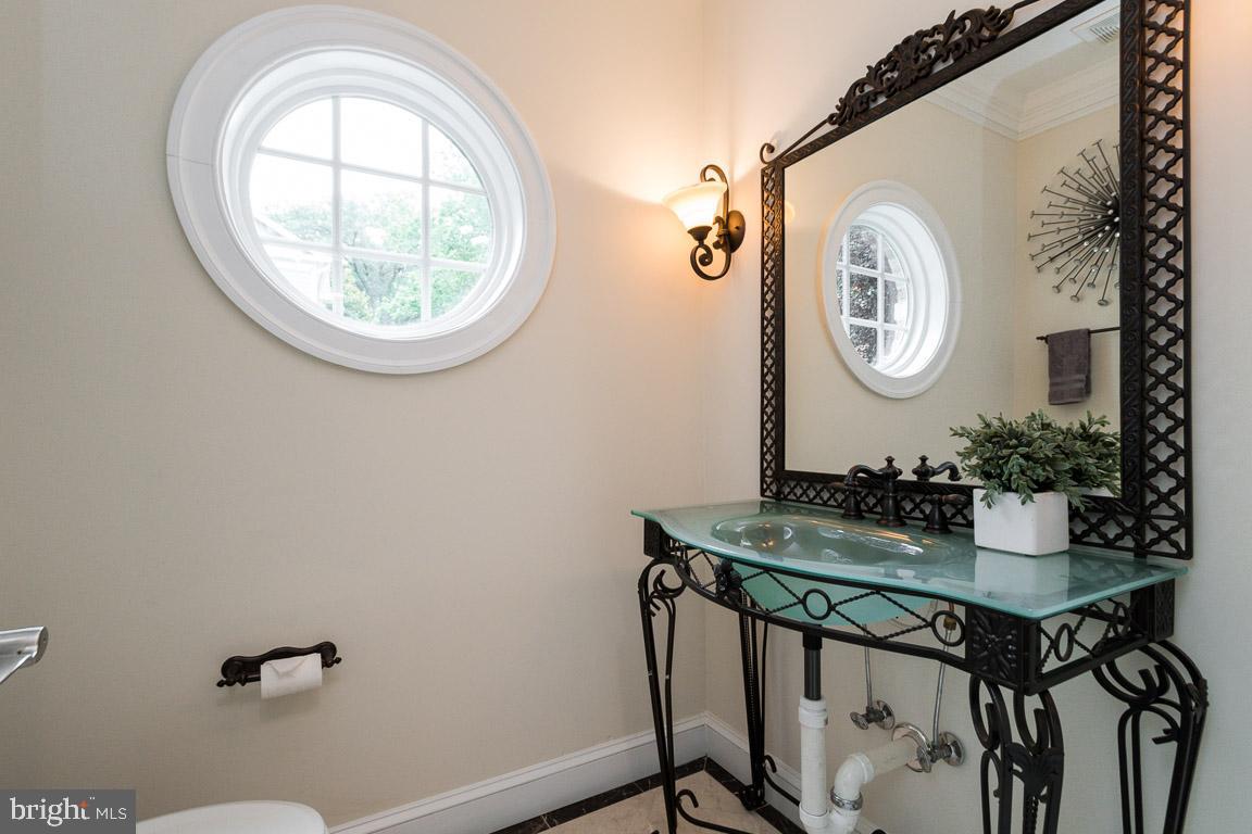 313 Adahi Road Southeast Vienna, VA 22180 - Photo 27 of 82 Gallery Image 27