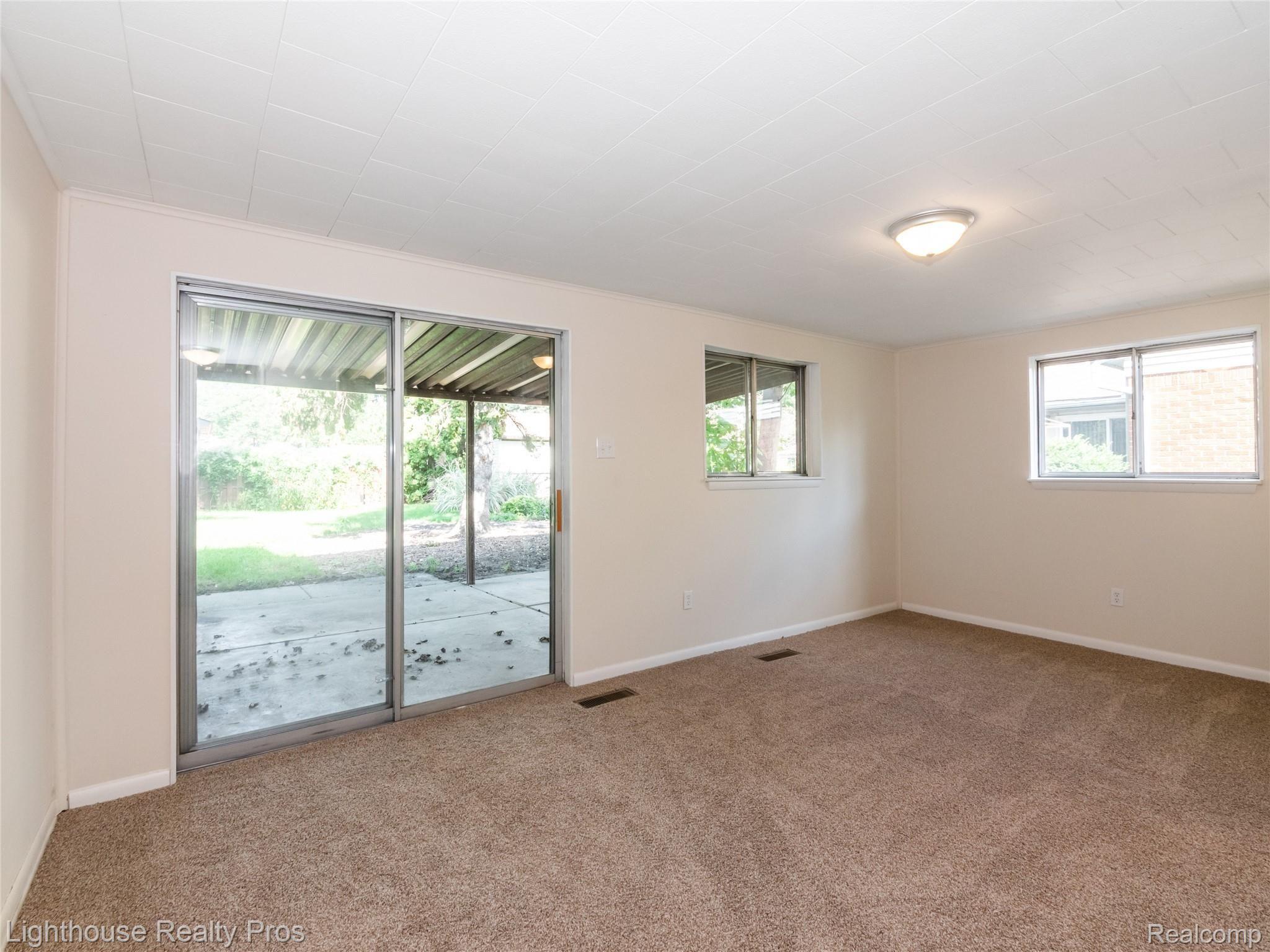 35019 Rutherford Street Clinton Township, MI 48035 - Photo 9 of 28 9.jpg