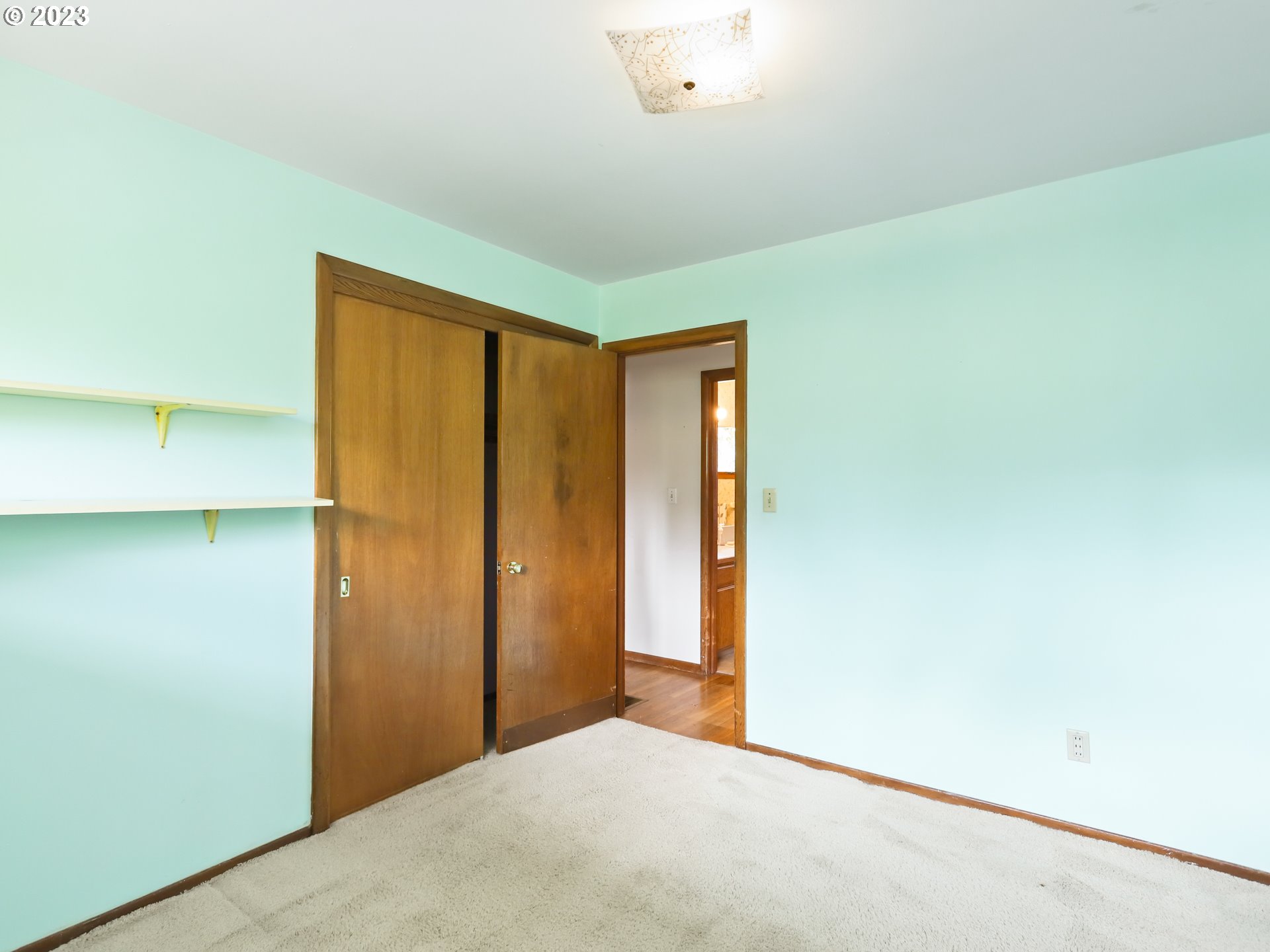 1975 Mapleleaf Road Lake Oswego, OR 97034 - Photo 16 of 37 a view of an empty room