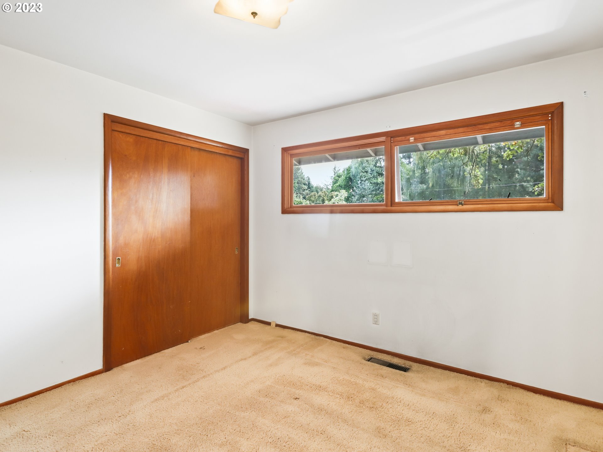 1975 Mapleleaf Road Lake Oswego, OR 97034 - Photo 18 of 37 a view of an empty room with a window