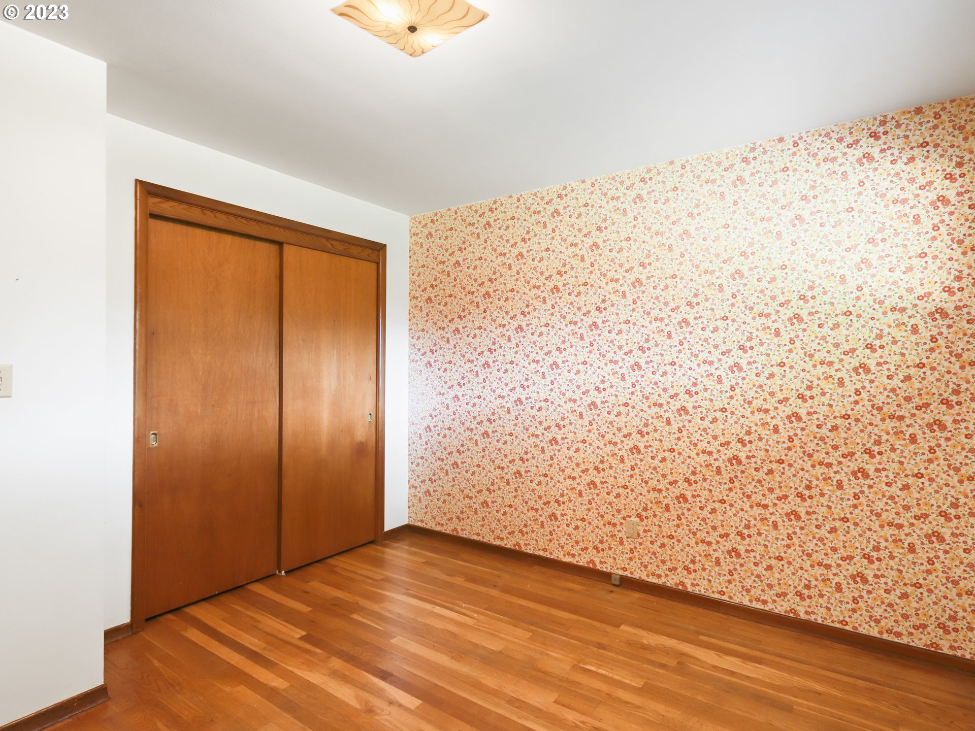 1975 Mapleleaf Road Lake Oswego, OR 97034 - Photo 21 of 37 a view of an empty room and wooden floor