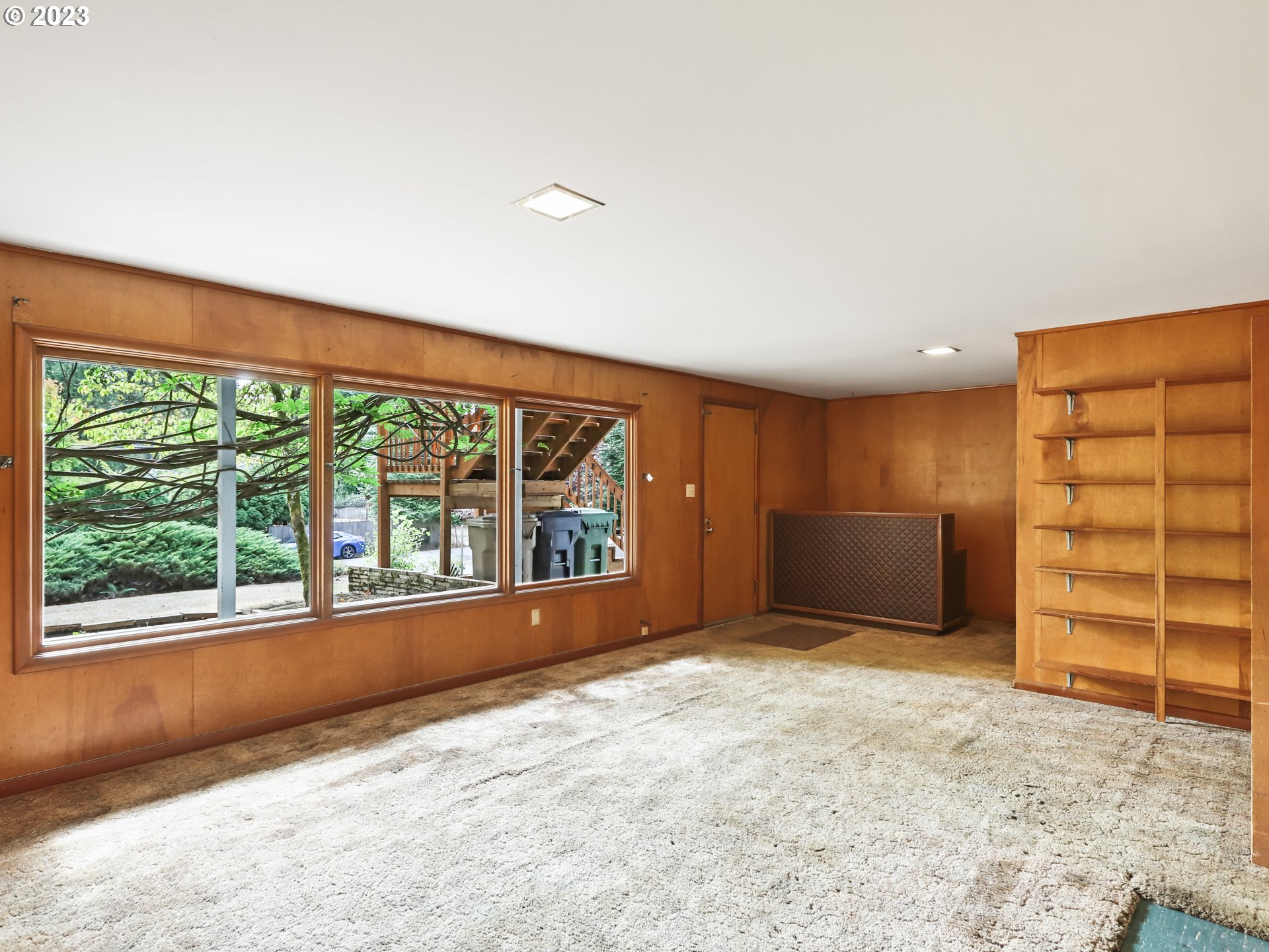 1975 Mapleleaf Road Lake Oswego, OR 97034 - Photo 25 of 37 a view of an empty room with a window and bathroom