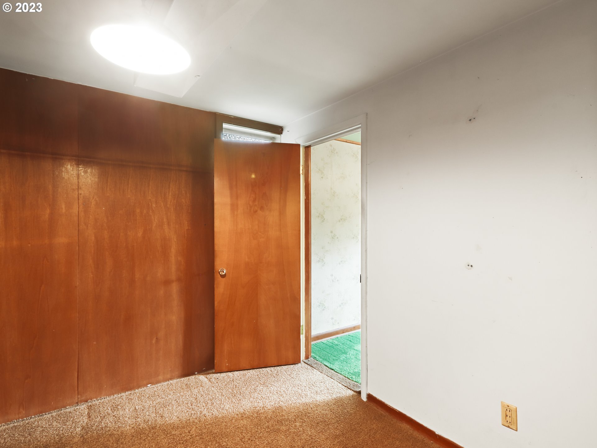 1975 Mapleleaf Road Lake Oswego, OR 97034 - Photo 27 of 37 a view of hallway