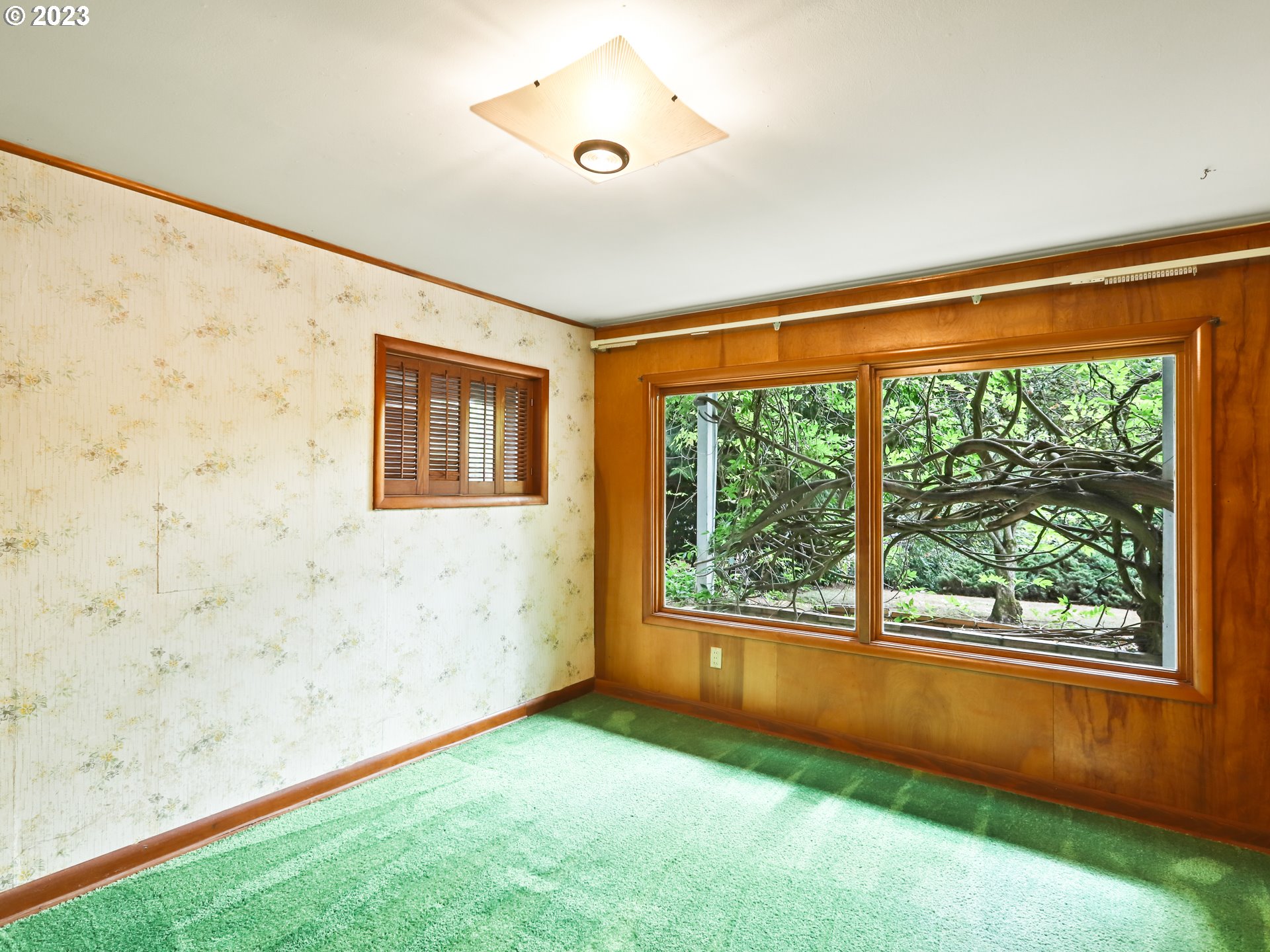 1975 Mapleleaf Road Lake Oswego, OR 97034 - Photo 30 of 37 a view of an empty room with a window