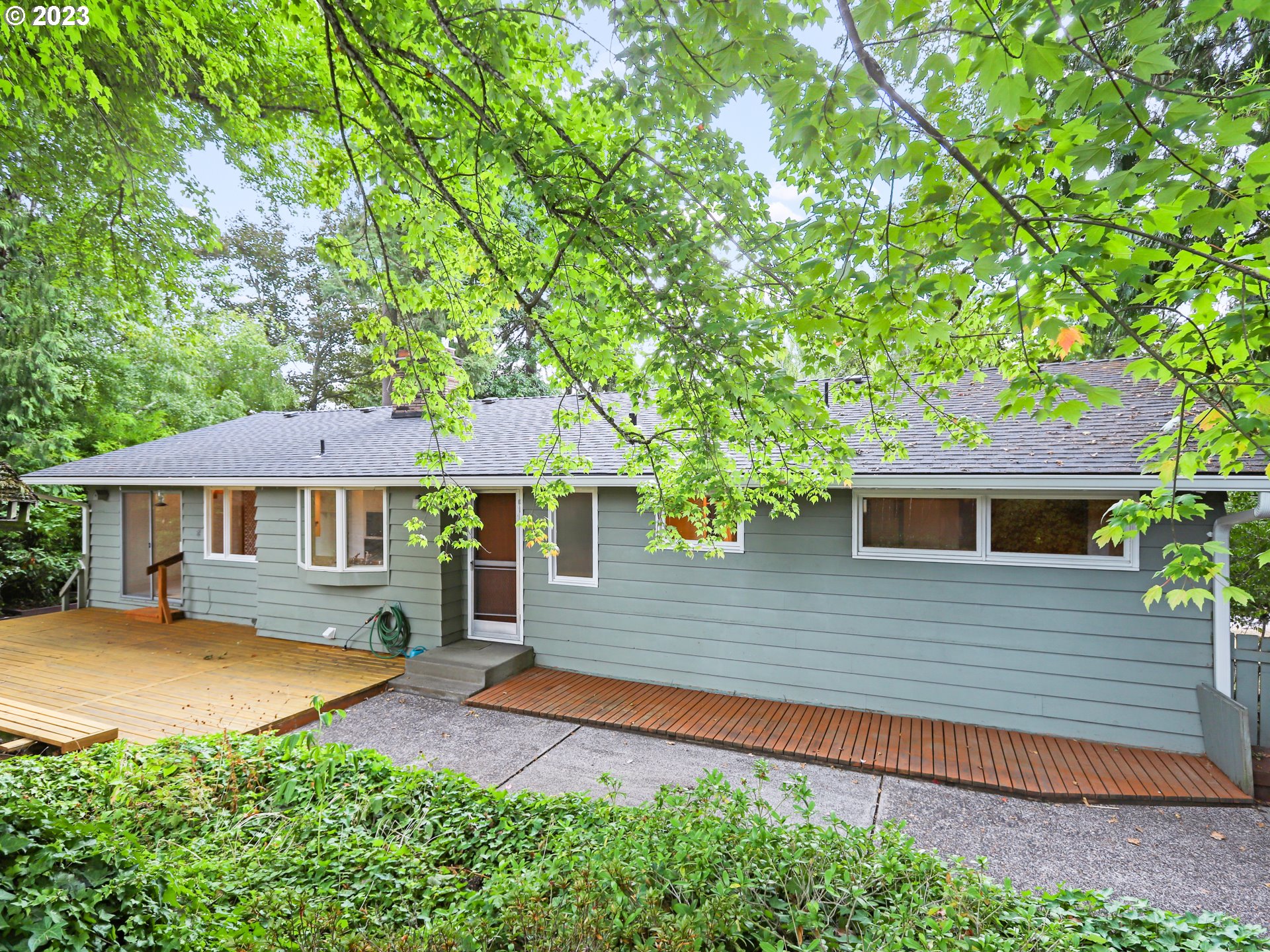 1975 Mapleleaf Road Lake Oswego, OR 97034 - Photo 35 of 37 a view of a house with a yard