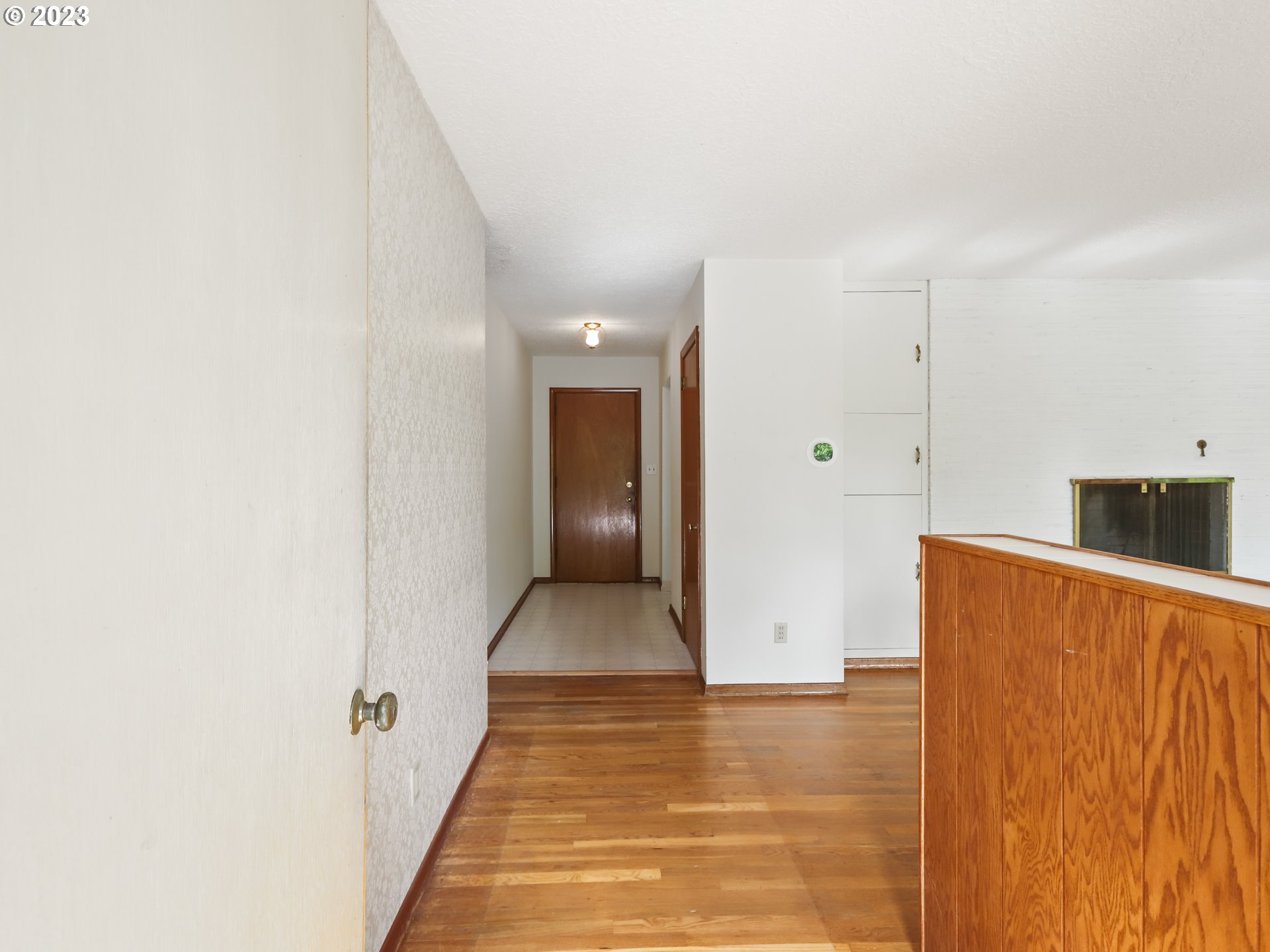 1975 Mapleleaf Road Lake Oswego, OR 97034 - Photo 7 of 37 a view of a hallway with wooden floor and a large window