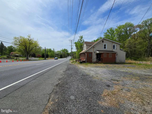 a view of a house with a yard and garage