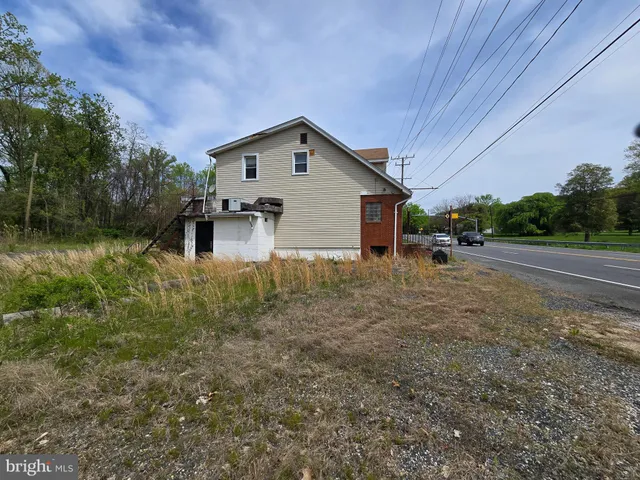 a house view with a outdoor space