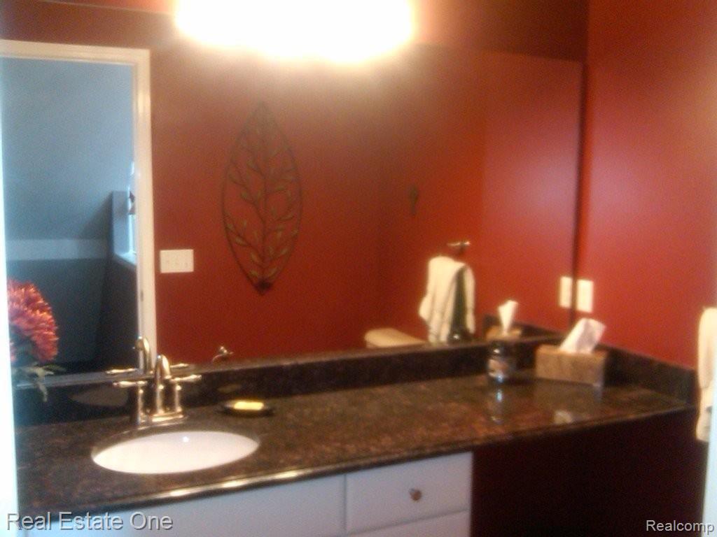 1372 Kentfield Drive Rochester, MI 48307 - Photo 13 of 23 Powder Room