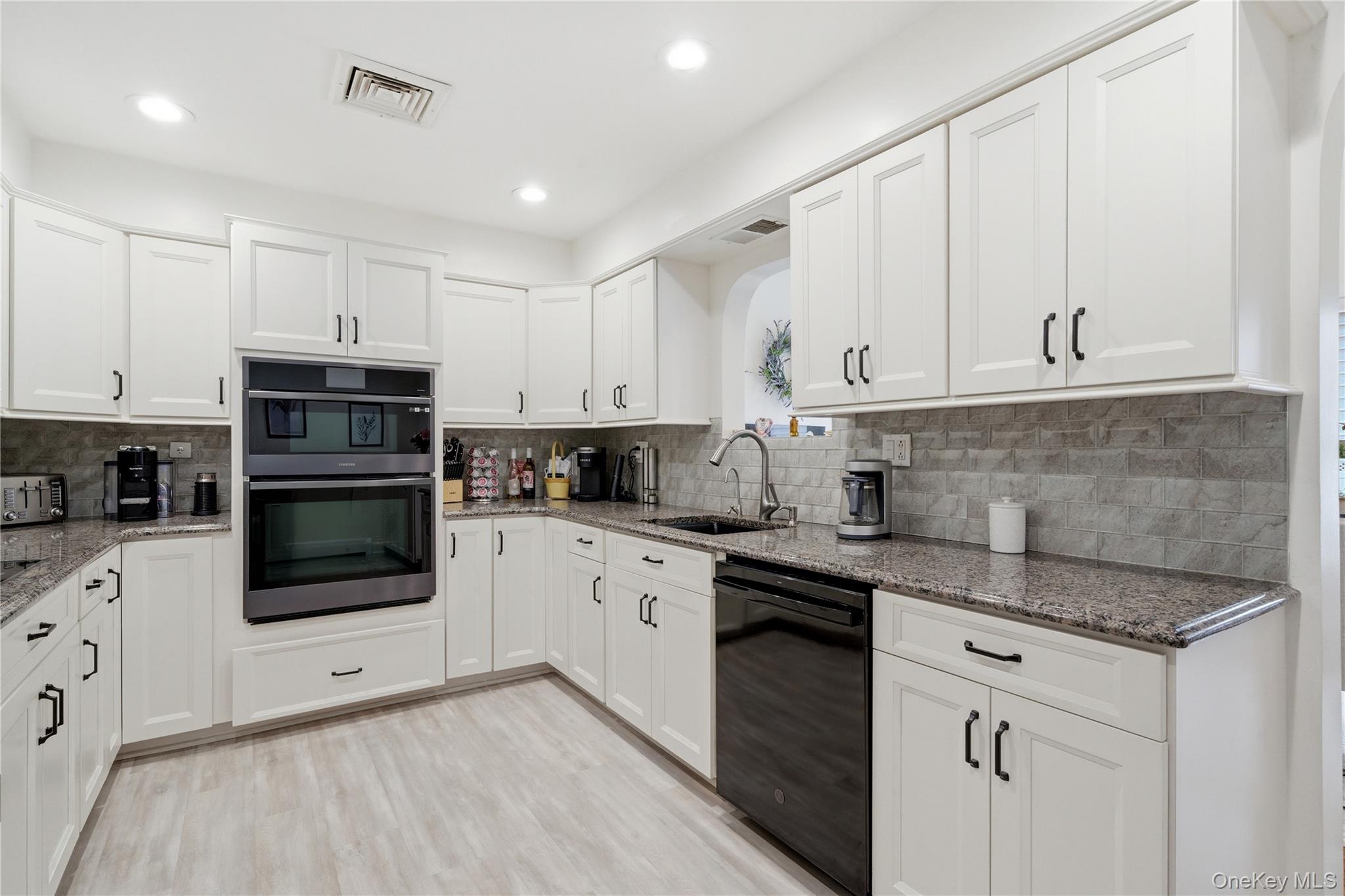 82 Sunset Road Bay Shore, NY 11706 - Photo 13 of 38