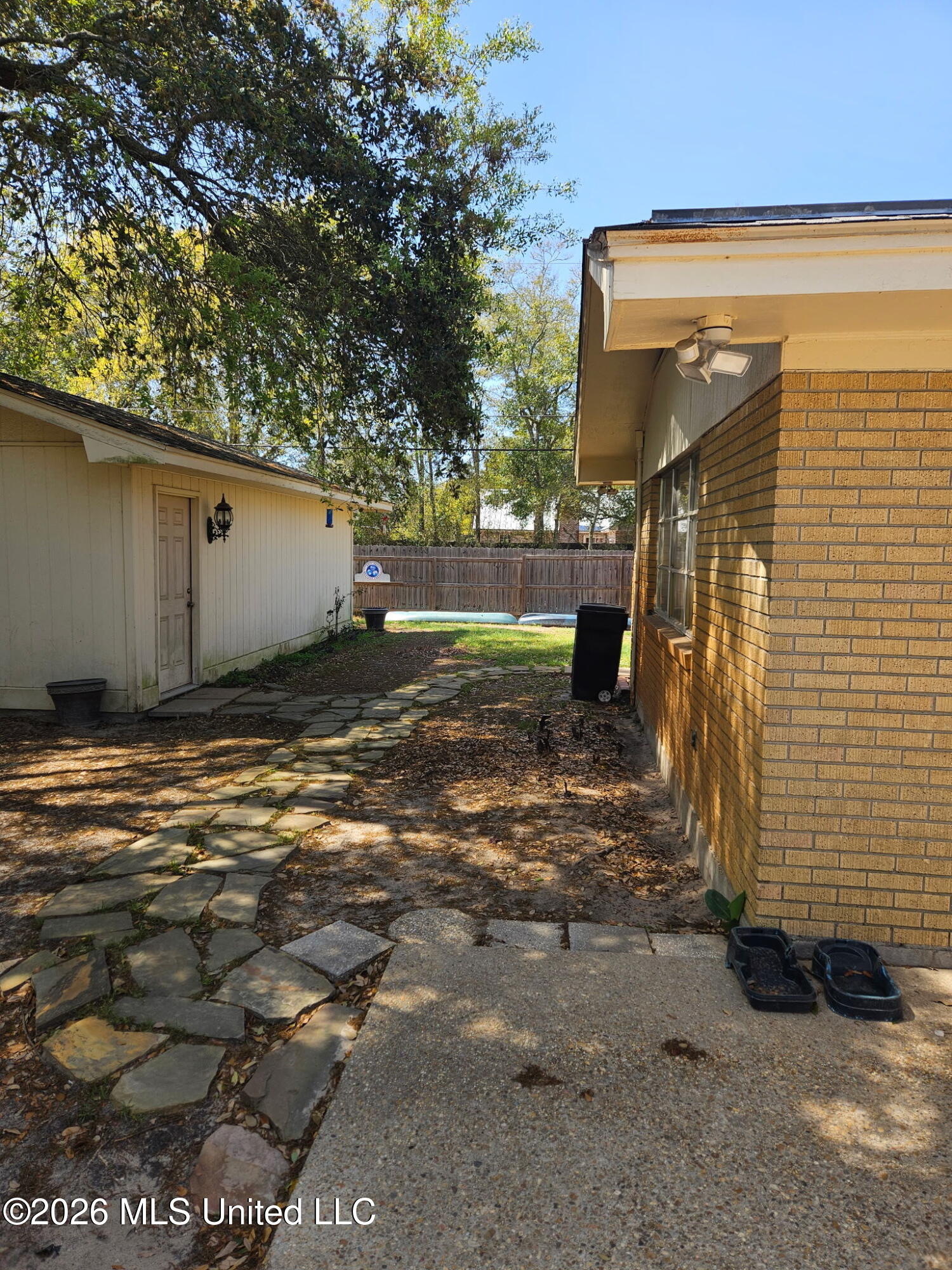 2535 Meadow Road Biloxi, MS 39531 - Photo 4 of 20 03