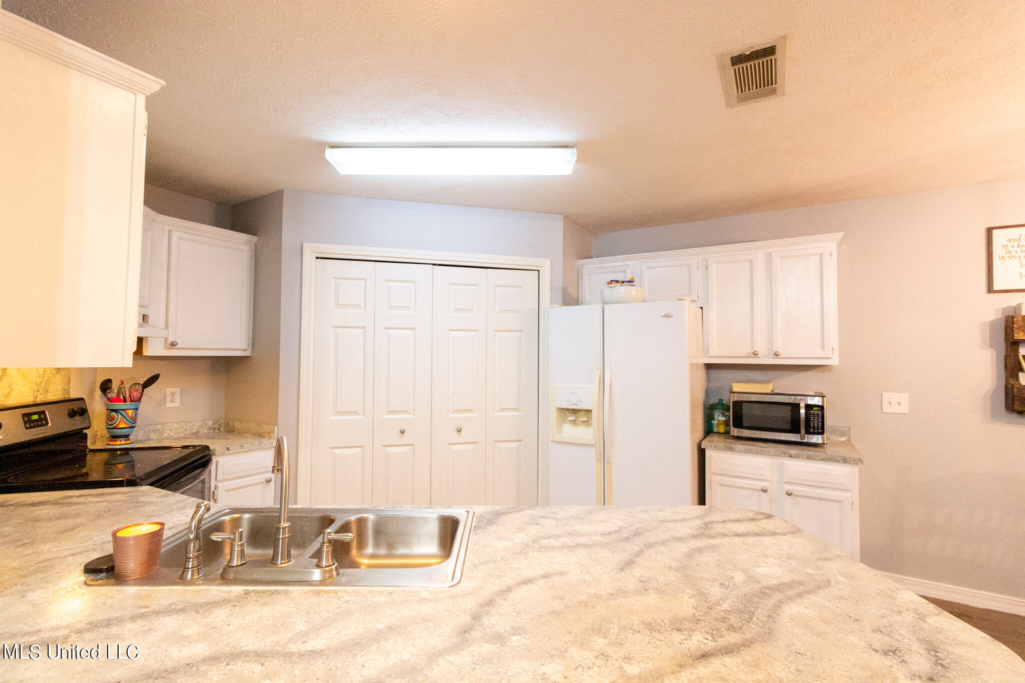 200 Kings Ridge Cove Brandon, MS 39047 - Photo 3 of 13 6E244EC3-1B38-455B-BB31-5B71D4CC9C71