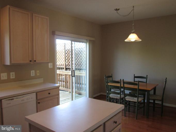6441 McCoy Road Centreville, VA 20121 - Photo 3 of 14 Kitchen