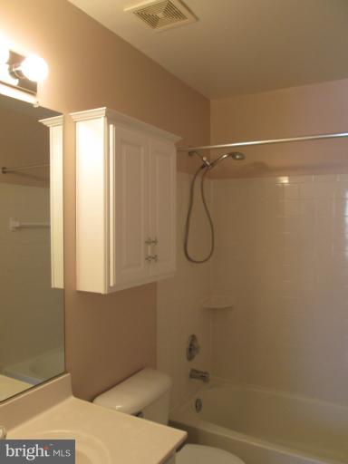 6441 McCoy Road Centreville, VA 20121 - Photo 5 of 14 Bath