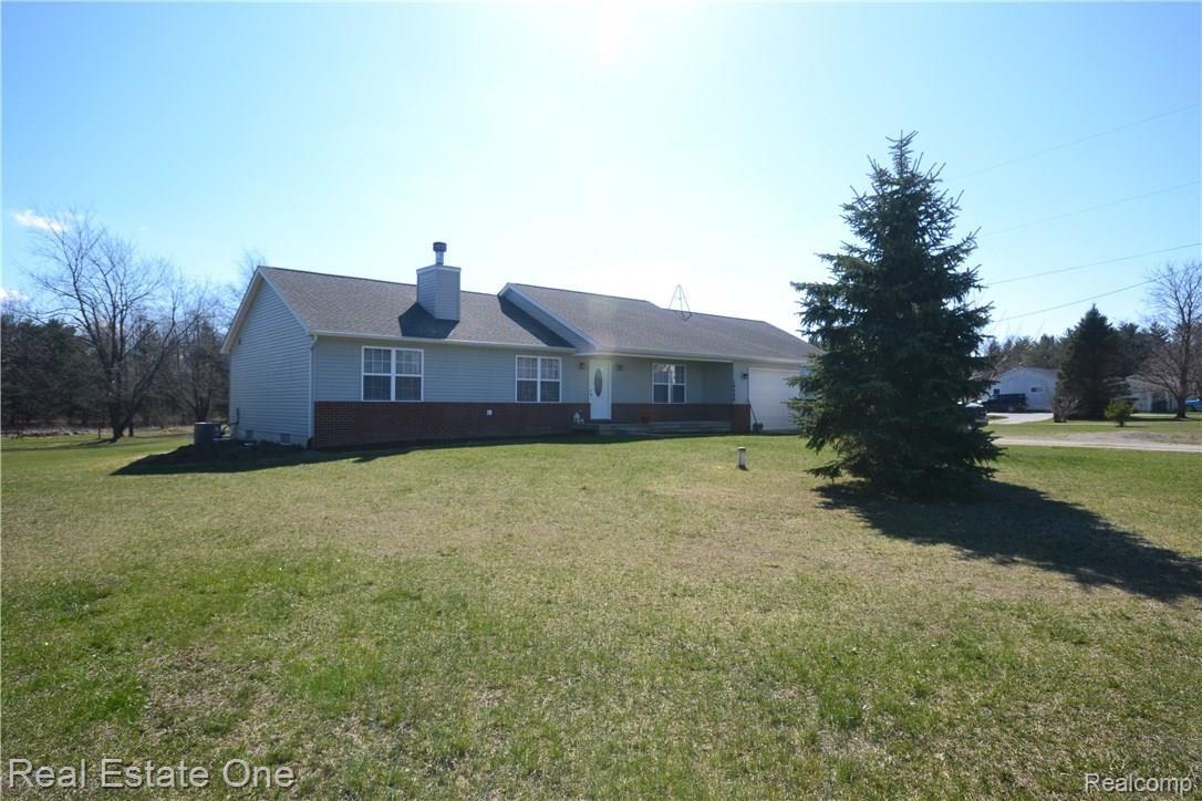 10260 Byron Road Howell, MI 48855 - Photo 2 of 20 DSC_0163.JPG