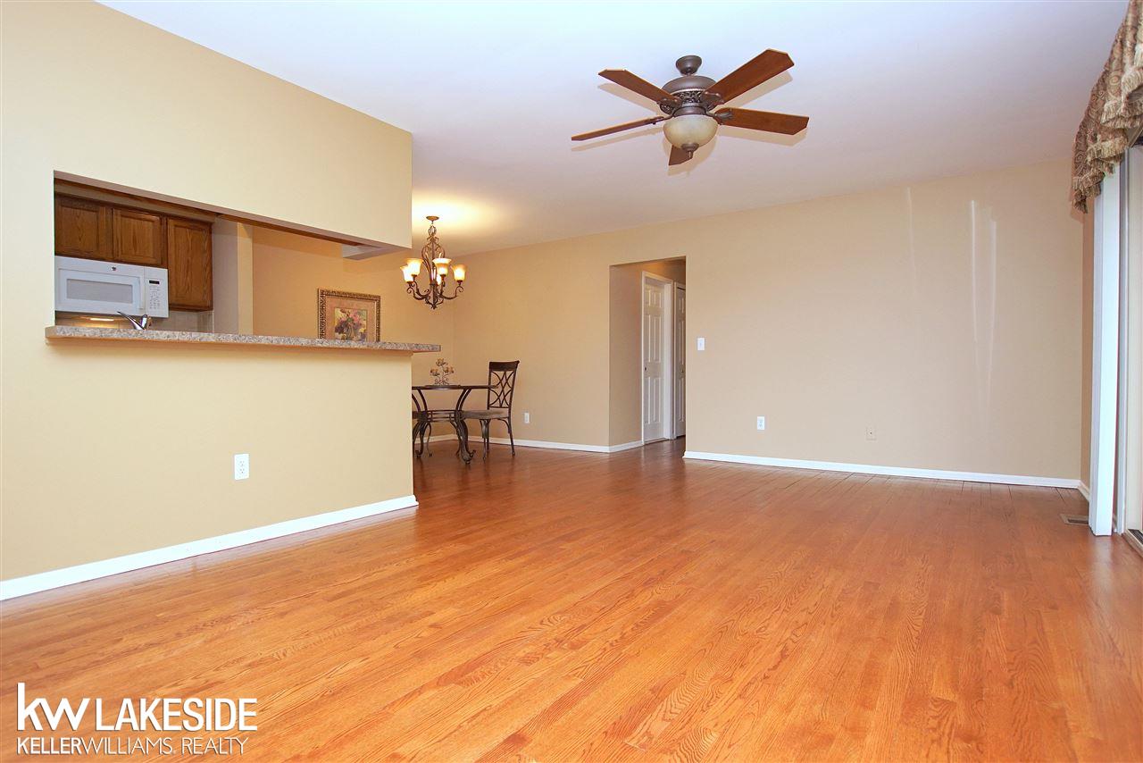 49536 Roxbury Court Utica, MI 48315 - Photo 7 of 20