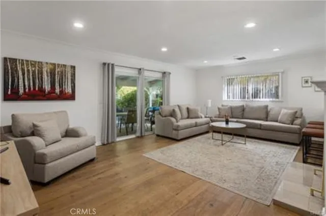 $6,900 | 22335 Kittridge Street, Woodland Hills, CA 91303