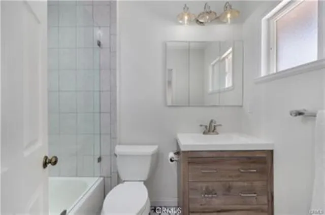 $6,900 | 22335 Kittridge Street, Woodland Hills, CA 91303