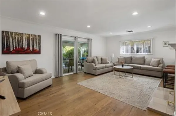 $6,250 | 22335 Kittridge Street, Woodland Hills, CA 91307