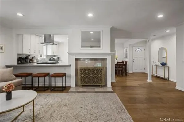 $6,250 | 22335 Kittridge Street, Woodland Hills, CA 91307