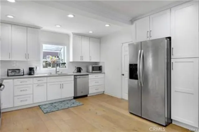 $6,900 | 22335 Kittridge Street, Woodland Hills, CA 91303