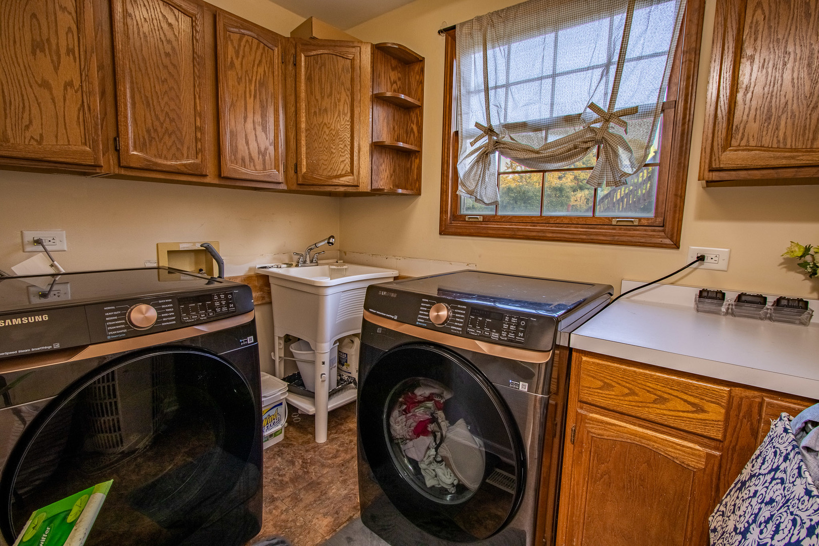 1201 Pinetree Lane Bartlett, IL 60103 - Photo 9 of 24 a utility room with dryer and washer