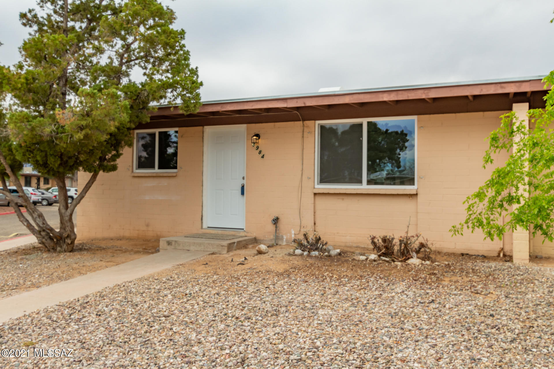 3984 North Pomona Road Tucson, AZ 85705 - Photo 2 of 24