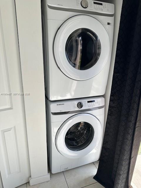 1250 Southeast 26th Street, Unit 102 Homestead, FL 33035 - Photo 8 of 16 a utility room with dryer and washer